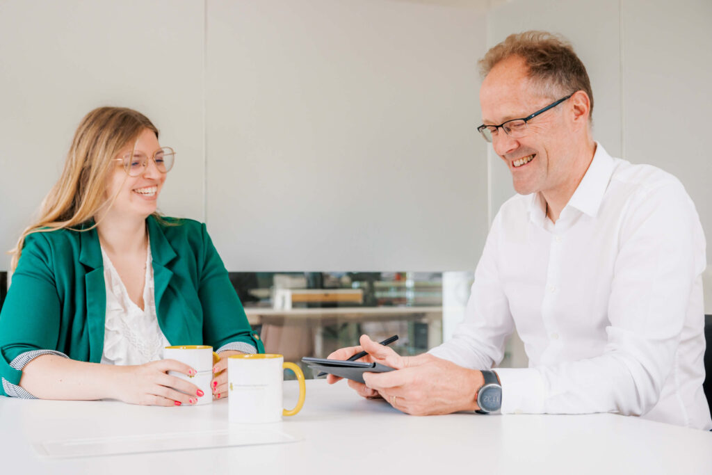 Kirsten en Marc in meeting